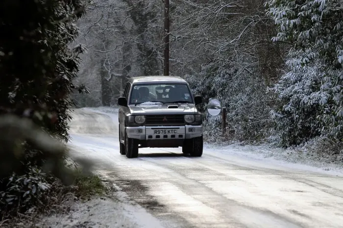 Framed Print : 1997 Mitsubishi Shogun on icy road Framed Print : 1997 Mitsubishi Shogun on icy road