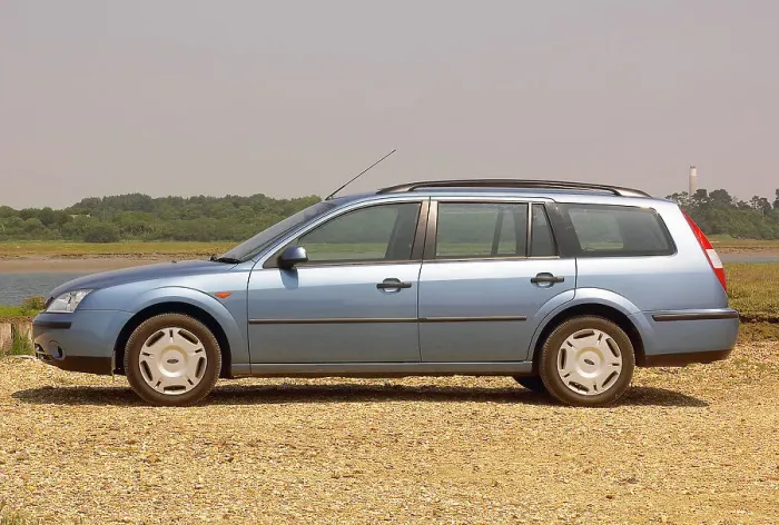 Framed Print : 2003 Ford Mondeo LX Estate Framed Print : 2003 Ford Mondeo LX Estate