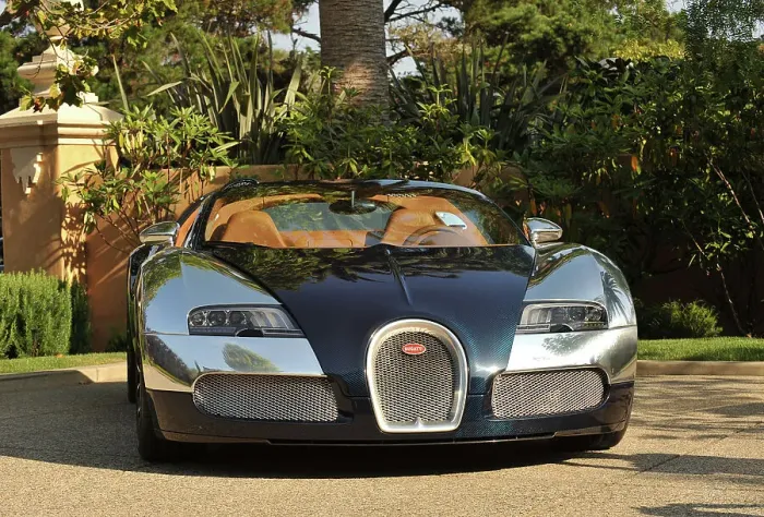 Framed Print : 2009 Bugatti Veyron Sang Bleu Framed Print : 2009 Bugatti Veyron Sang Bleu