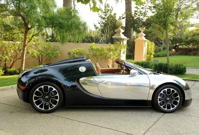 Framed Print : 2009 Bugatti Veyron Sang Bleu Framed Print : 2009 Bugatti Veyron Sang Bleu