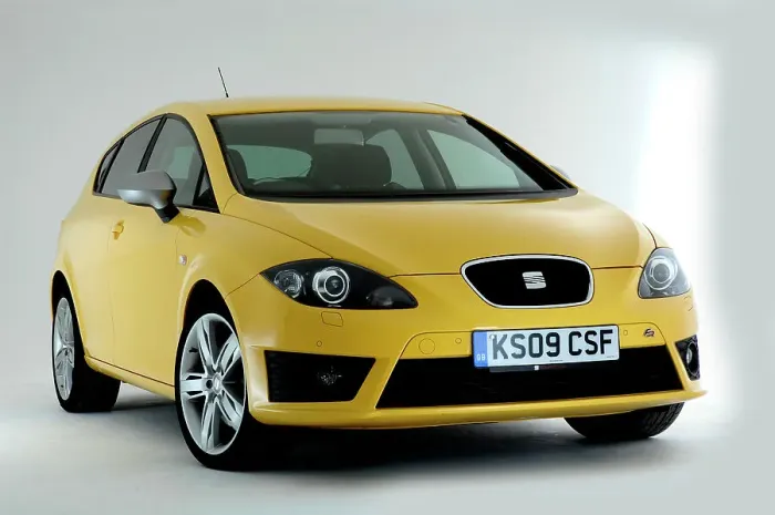 Framed Print : 2009 Seat Leon FR Framed Print : 2009 Seat Leon FR