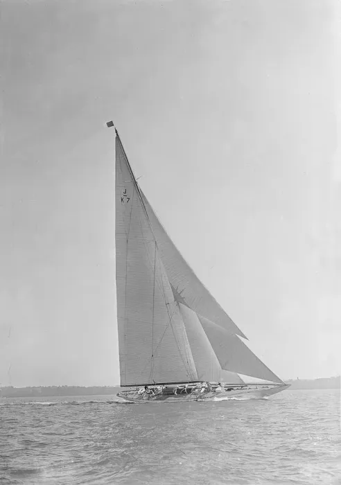Framed Print : The 205 ton J-class yacht Velsheda sailing close hauled, 1935 Framed Print : The 205 ton J-class yacht Velsheda sailing close hauled, 1935