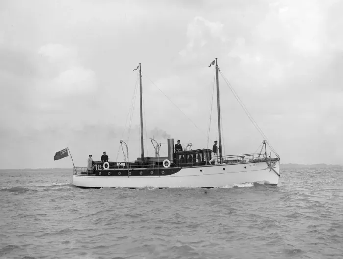Framed Print : The 23 ton motor yacht Kiwi under way, 1914. Creator: Kirk & Sons of Cowes Framed Print : The 23 ton motor yacht Kiwi under way, 1914. Creator: Kirk & Sons of Cowes