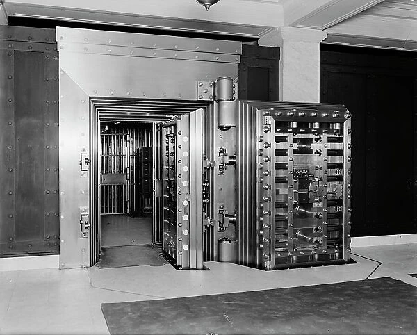 25-ton door, safe deposit vault, main office, Old Colony Trust Company, Boston, Mass. (1913?). Creator: Unknown