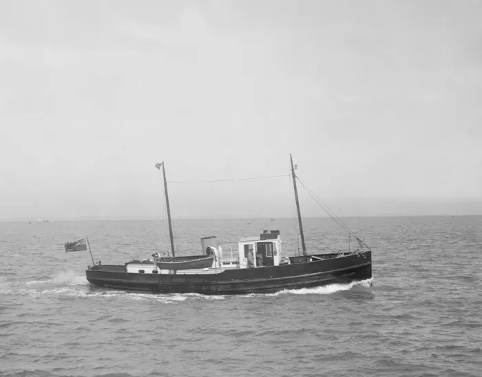 Framed Print : The 30 ton motor yacht Black Pearl, 1936. Creator: Kirk & Sons of Cowes Framed Print : The 30 ton motor yacht Black Pearl, 1936. Creator: Kirk & Sons of Cowes