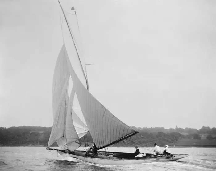 Framed Print : The 36 ft Edie II running downwind. Creator: Kirk & Sons of Cowes Framed Print : The 36 ft Edie II running downwind. Creator: Kirk & Sons of Cowes