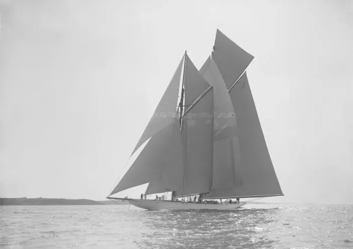 Framed Print : The 380 ton A Class schooner Margherita sailing on a reach, 1913 Framed Print : The 380 ton A Class schooner Margherita sailing on a reach, 1913