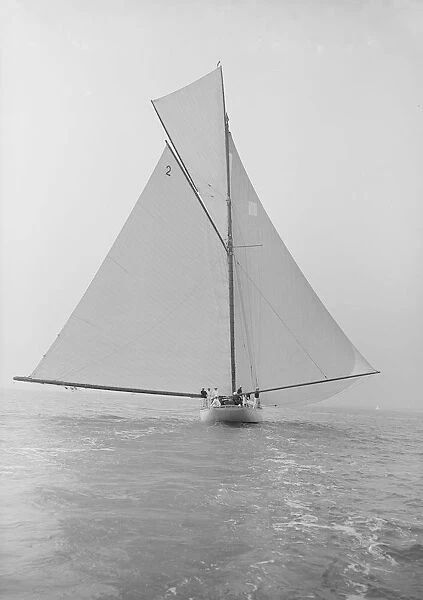 The 40-rater cutter Carina sailing full sail downwind, 1913. Creator: Kirk & Sons of Cowes