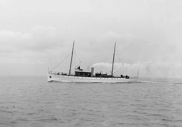 The 47 ton steam yacht I Wonder under way, 1914. Creator: Kirk & Sons of Cowes