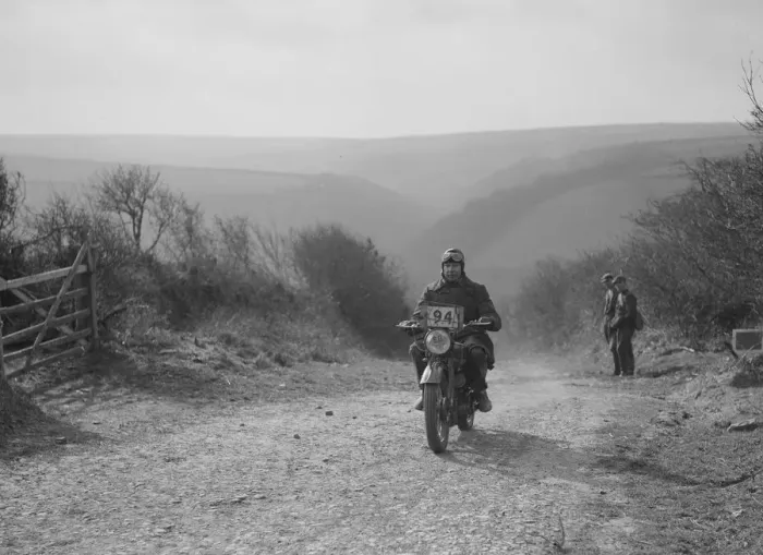 Framed Print : 498 cc Triumph of CJ Dennis, MCC Lands End Trial, top of Beggars Roost, Exmoor, 1939