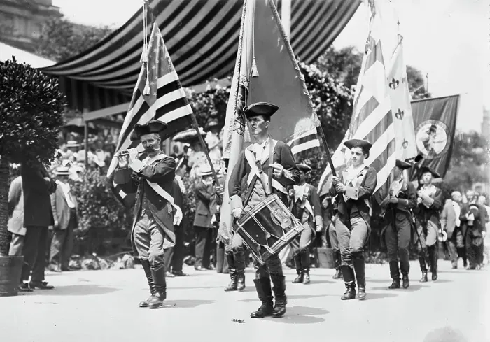 Framed Print : 4th July Parade, 1911, N.Y. 1911. Creator: Bain News Service Framed Print : 4th July Parade, 1911, N.Y. 1911. Creator: Bain News Service
