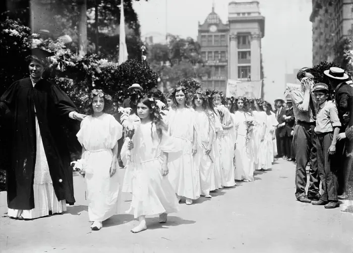 Framed Print : 4th of July Parade, N.Y. 1911. Creator: Bain News Service Framed Print : 4th of July Parade, N.Y. 1911. Creator: Bain News Service