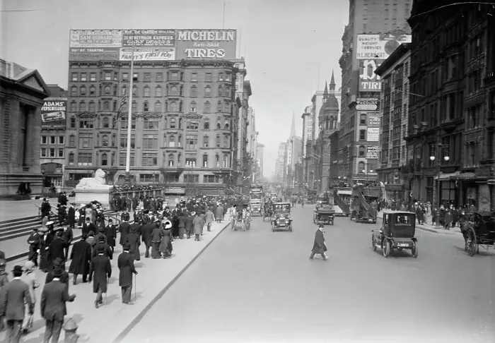 Framed Print : 5th Ave. at 42d [i.e. 42nd] St. 1913. Creator: Bain News Service