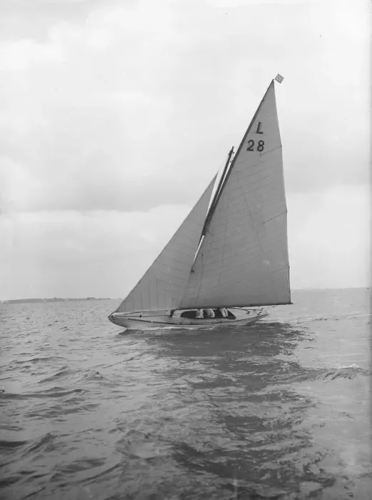 Framed Print : The 6 Metre Amethyst sails close-hauled, 1913. Creator: Kirk & Sons of Cowes Framed Print : The 6 Metre Amethyst sails close-hauled, 1913. Creator: Kirk & Sons of Cowes