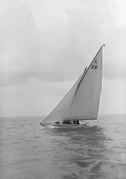 Framed Print : The 6 Metre Amethyst sails close-hauled, 1913. Creator: Kirk & Sons of Cowes Framed Print : The 6 Metre Amethyst sails close-hauled, 1913. Creator: Kirk & Sons of Cowes