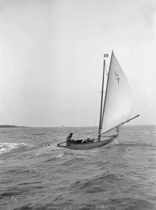 Framed Print : The 6 Metre Bunty sails downwind, 1913. Creator: Kirk & Sons of Cowes Framed Print : The 6 Metre Bunty sails downwind, 1913. Creator: Kirk & Sons of Cowes