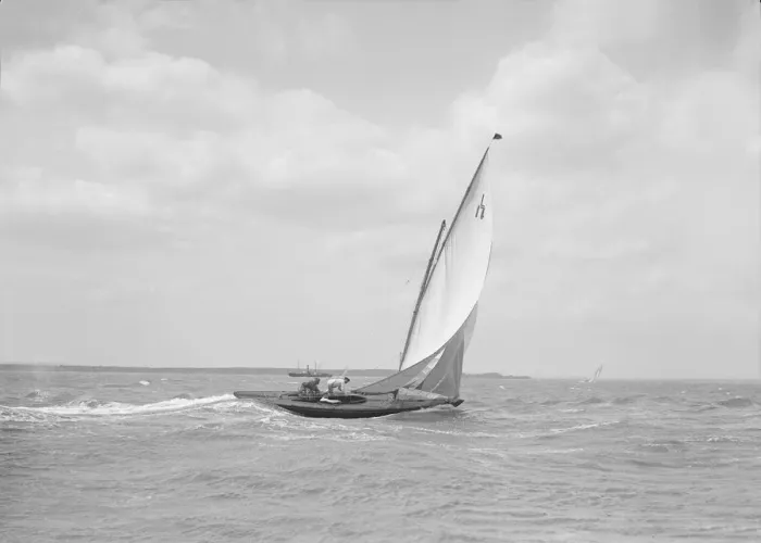 Framed Print : The 6 Metre class Ejnar sailing downwind, 1911. Creator: Kirk & Sons of Cowes Framed Print : The 6 Metre class Ejnar sailing downwind, 1911. Creator: Kirk & Sons of Cowes