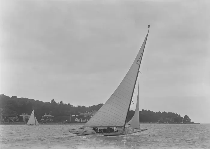 Framed Print : The 6 Metre class Maid Marion (K22) sailing close-hauled, 1921 Framed Print : The 6 Metre class Maid Marion (K22) sailing close-hauled, 1921