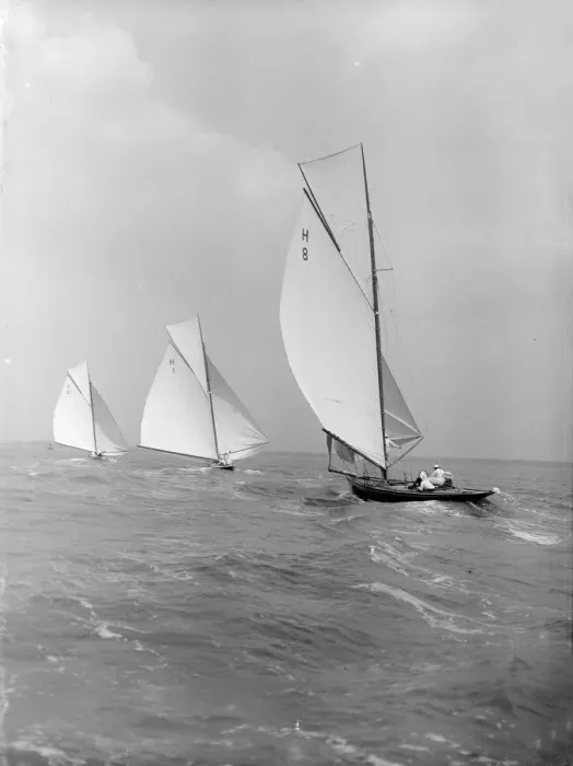 Framed Print : The 6 Metre class The Truant, Antwerpia IV and Spero, 1912