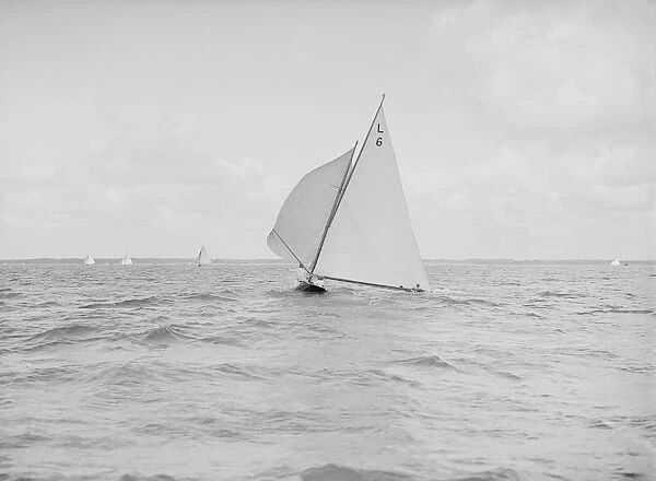 The 6 Metre Class The Whim running downwind, 1912