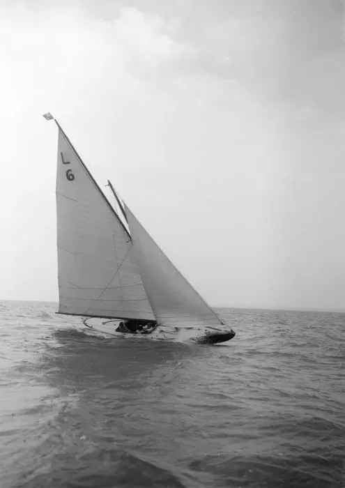 Framed Print : The 6 Metre Class The Whim sailing close-hauled Framed Print : The 6 Metre Class The Whim sailing close-hauled