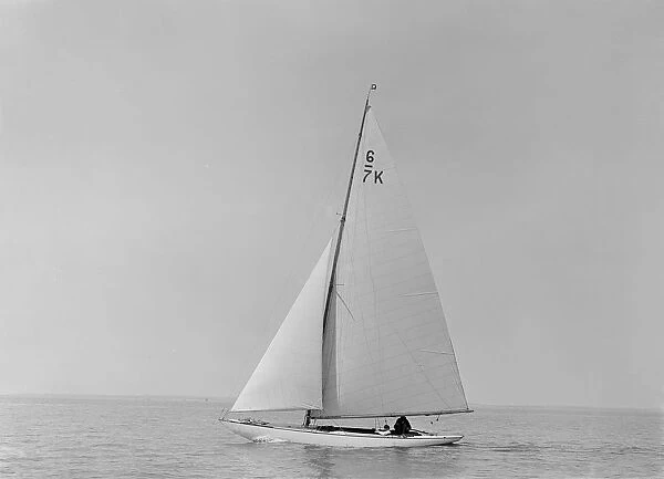 The 6 Metre Cni sailing close-hauled, 1921. Creator: Kirk & Sons of Cowes