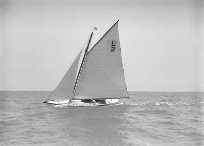 Framed Print : The 6 Metre Correnzia close-hauled, 1911. Creator: Kirk & Sons of Cowes Framed Print : The 6 Metre Correnzia close-hauled, 1911. Creator: Kirk & Sons of Cowes