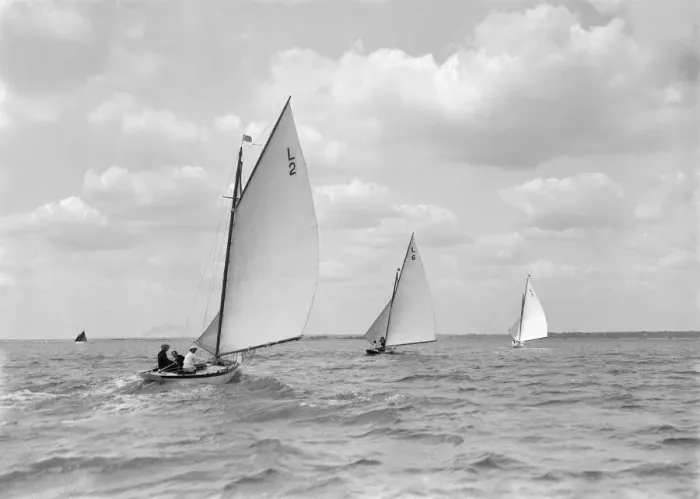 Framed Print : The 6 Metre Correnzia, The Whim and Snowdrop on a run, 1911. Creator Framed Print : The 6 Metre Correnzia, The Whim and Snowdrop on a run, 1911. Creator