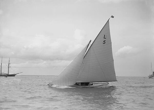 The 6 Metre Jonquil sailing close-hauled, 1912. Creator: Kirk & Sons of Cowes