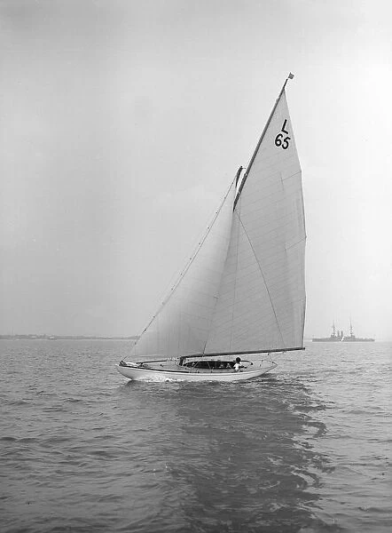 The 6 Metre sailing yach t'Pichin (L65), 1913. Creator: Kirk & Sons of Cowes