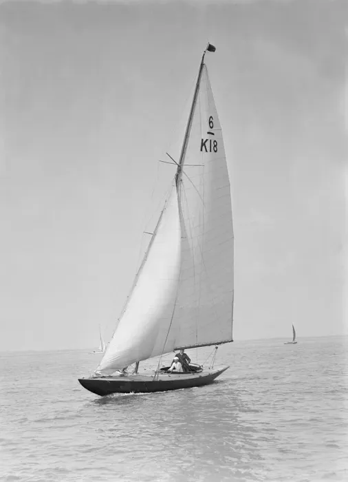 Framed Print : The 6 Metre sailing yacht Patience, 1922. Creator: Kirk & Sons of Cowes