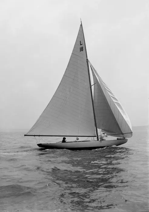 Framed Print : The 6 Metre sailing yacht Peterkin, 1914. Creator: Kirk & Sons of Cowes Framed Print : The 6 Metre sailing yacht Peterkin, 1914. Creator: Kirk & Sons of Cowes