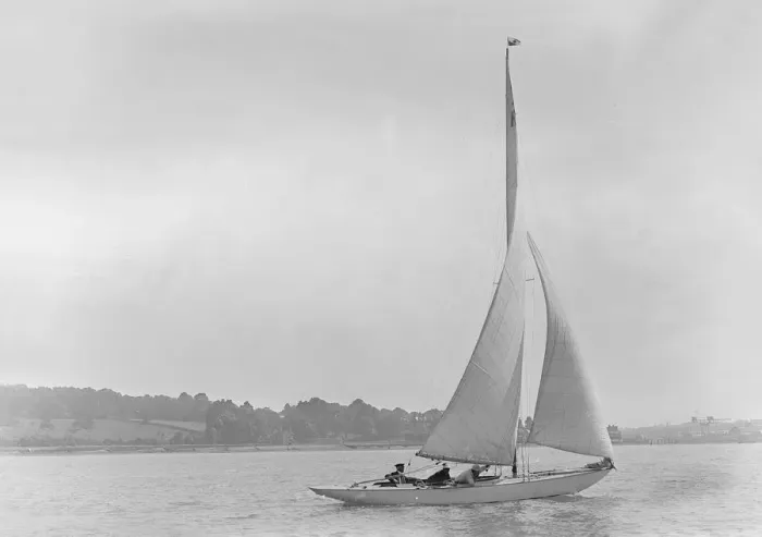 Framed Print : The 6 Metre sailing yacht Victoria (K5), 1921. Creator: Kirk & Sons of Cowes Framed Print : The 6 Metre sailing yacht Victoria (K5), 1921. Creator: Kirk & Sons of Cowes
