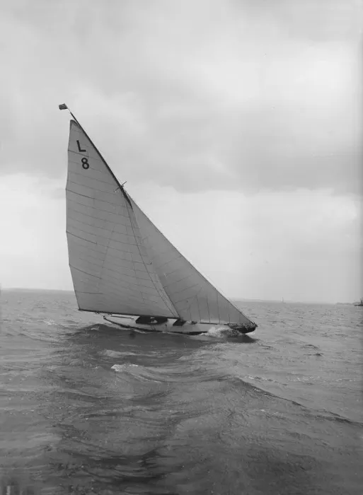 Framed Print : The 6 Metre Scotia IV heeling on upwind leg, 1913. Creator: Kirk & Sons of Cowes Framed Print : The 6 Metre Scotia IV heeling on upwind leg, 1913. Creator: Kirk & Sons of Cowes