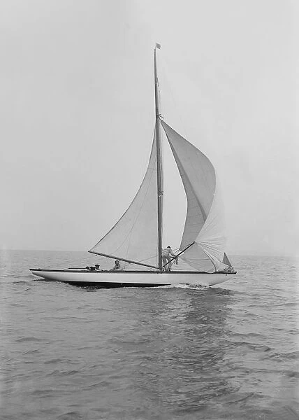 The 6 Metre Vanda sailing with spinnaker, 1914. Creator: Kirk & Sons of Cowes