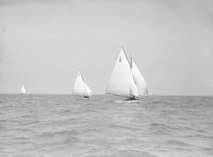 Framed Print : The 6 Metre The Whim (L6) and Correnzia racing downwind, 1911 Framed Print : The 6 Metre The Whim (L6) and Correnzia racing downwind, 1911