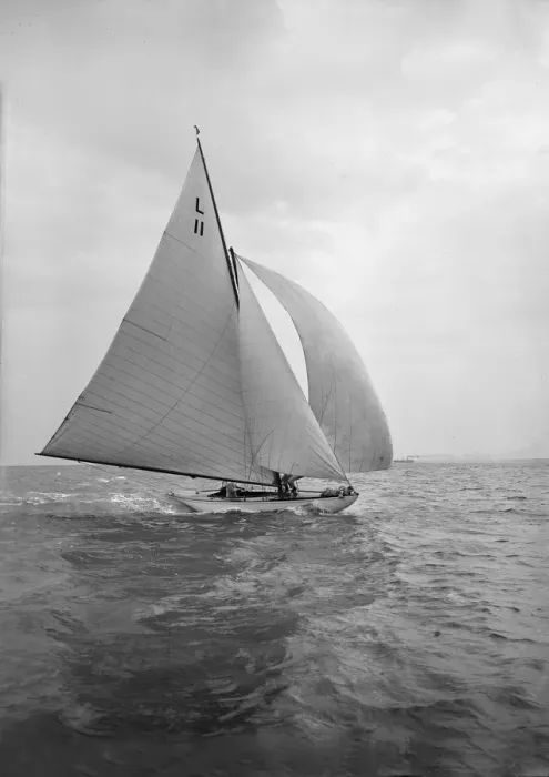 Framed Print : The 6 Metre Womba II, 1913. Creator: Kirk & Sons of Cowes Framed Print : The 6 Metre Womba II, 1913. Creator: Kirk & Sons of Cowes