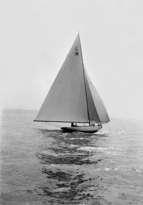 Framed Print : The 6 Metre yacht Peterkin, 1914. Creator: Kirk & Sons of Cowes Framed Print : The 6 Metre yacht Peterkin, 1914. Creator: Kirk & Sons of Cowes