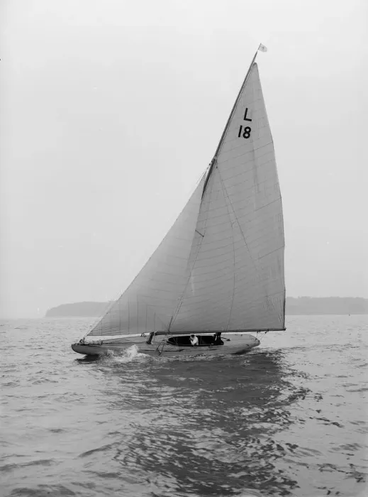 Framed Print : The 6 Metre yacht Peterkin, 1914. Creator: Kirk & Sons of Cowes Framed Print : The 6 Metre yacht Peterkin, 1914. Creator: Kirk & Sons of Cowes