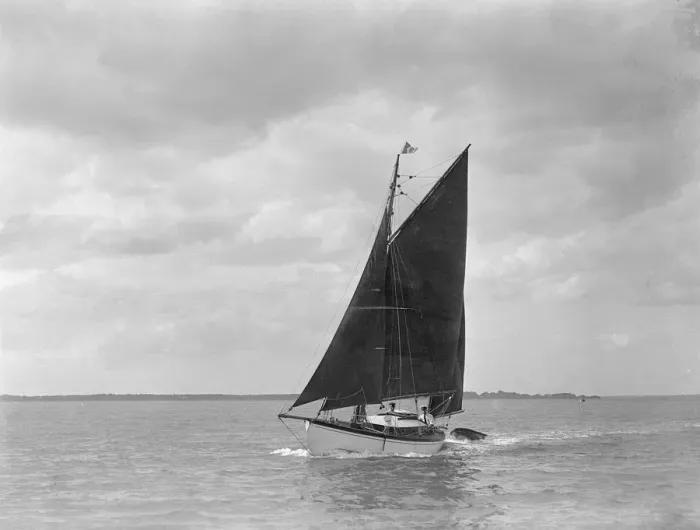 Framed Print : The 6 ton ketch Shona under sail, 1921. Creator: Kirk & Sons of Cowes Framed Print : The 6 ton ketch Shona under sail, 1921. Creator: Kirk & Sons of Cowes