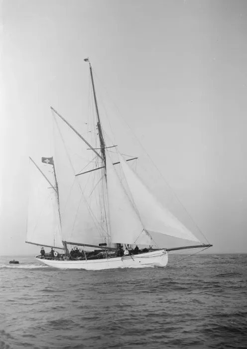 Framed Print : The 60 ft ketch Linth, 1912. Creator: Kirk & Sons of Cowes Framed Print : The 60 ft ketch Linth, 1912. Creator: Kirk & Sons of Cowes