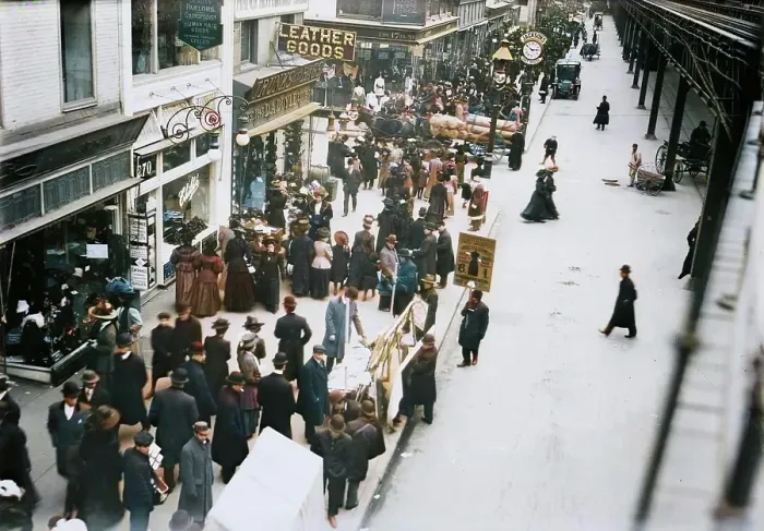 Framed Print : 6th Ave. Xmas shoppers [New York], 1910. Creator: Bain News Service