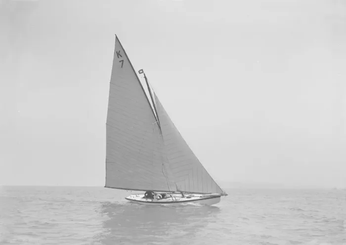 Framed Print : The 7 Metre class Ginevra (K7), 1911. Creator: Kirk & Sons of Cowes Framed Print : The 7 Metre class Ginevra (K7), 1911. Creator: Kirk & Sons of Cowes