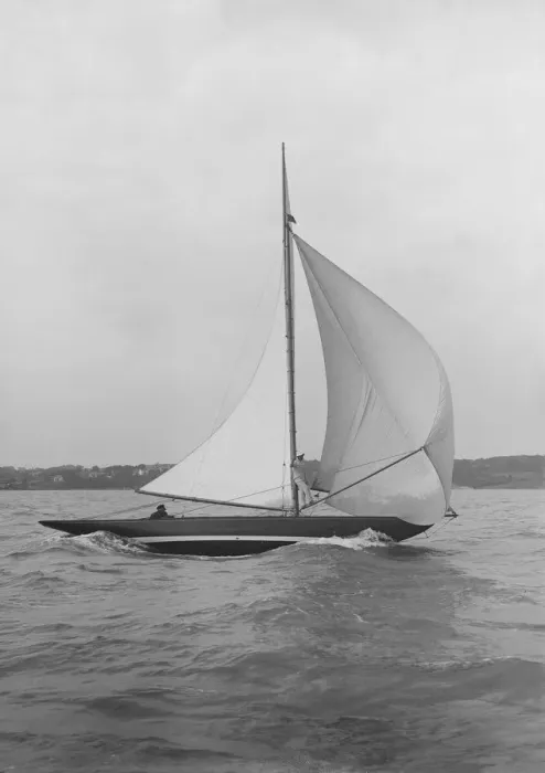 Framed Print : The 7 Metre yacht Pinaster (K8) sailing with spinnaker, 1913. Creator: Kirk & Sons of Cowes