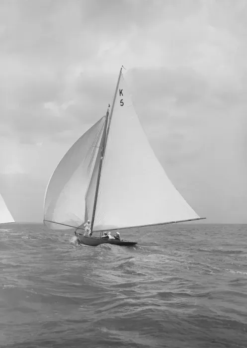 Framed Print : The 7 Metre yacht Strathendrick (K5) sailing with spinnaker, 1914 Framed Print : The 7 Metre yacht Strathendrick (K5) sailing with spinnaker, 1914