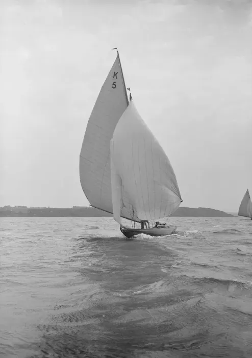 Framed Print : The 7 Metre yacht Strathendrick (K5) sailing with spinnaker, 1913 Framed Print : The 7 Metre yacht Strathendrick (K5) sailing with spinnaker, 1913