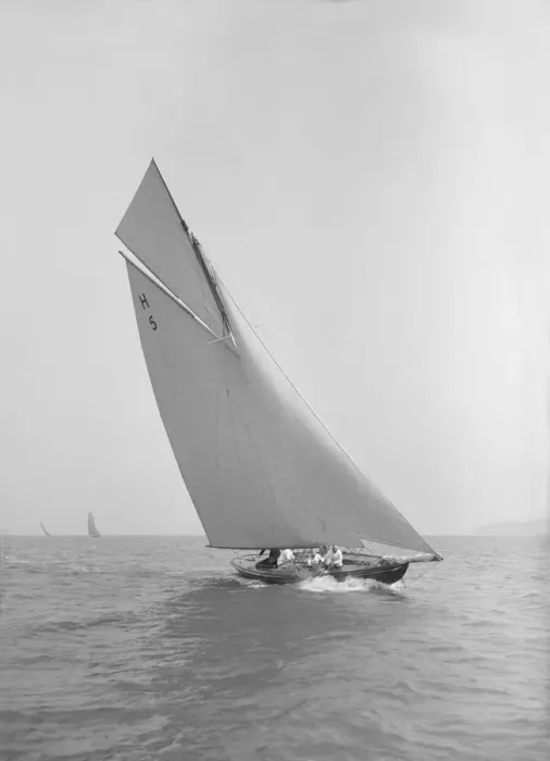 Framed Print : The 8 Metre class Endrick, 1911. Creator: Kirk & Sons of Cowes Framed Print : The 8 Metre class Endrick, 1911. Creator: Kirk & Sons of Cowes