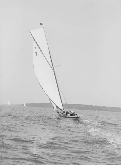 Framed Print : The 8 Metre Garraveen, 1914. Creator: Kirk & Sons of Cowes Framed Print : The 8 Metre Garraveen, 1914. Creator: Kirk & Sons of Cowes