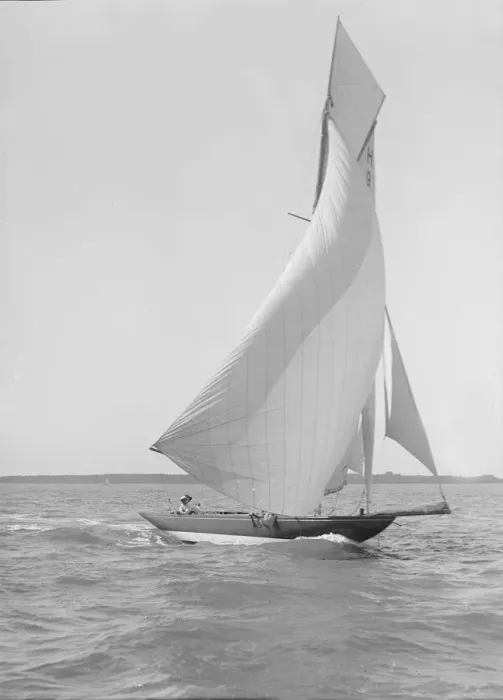 Framed Print : The 8 Metre Termagent (H9) sailing downwind in fine weather, 1911 Framed Print : The 8 Metre Termagent (H9) sailing downwind in fine weather, 1911