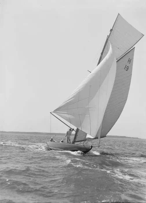 Framed Print : The 8 Metre yacht Antwerpia (H19) sailing with spinnaker, 1911